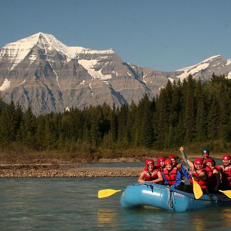 Mount Robson Lodge Bagian luar foto