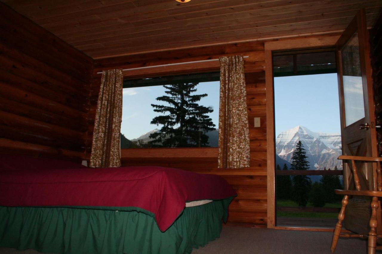 Mount Robson Lodge Bagian luar foto
