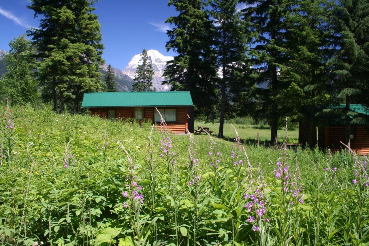 Mount Robson Lodge Bagian luar foto