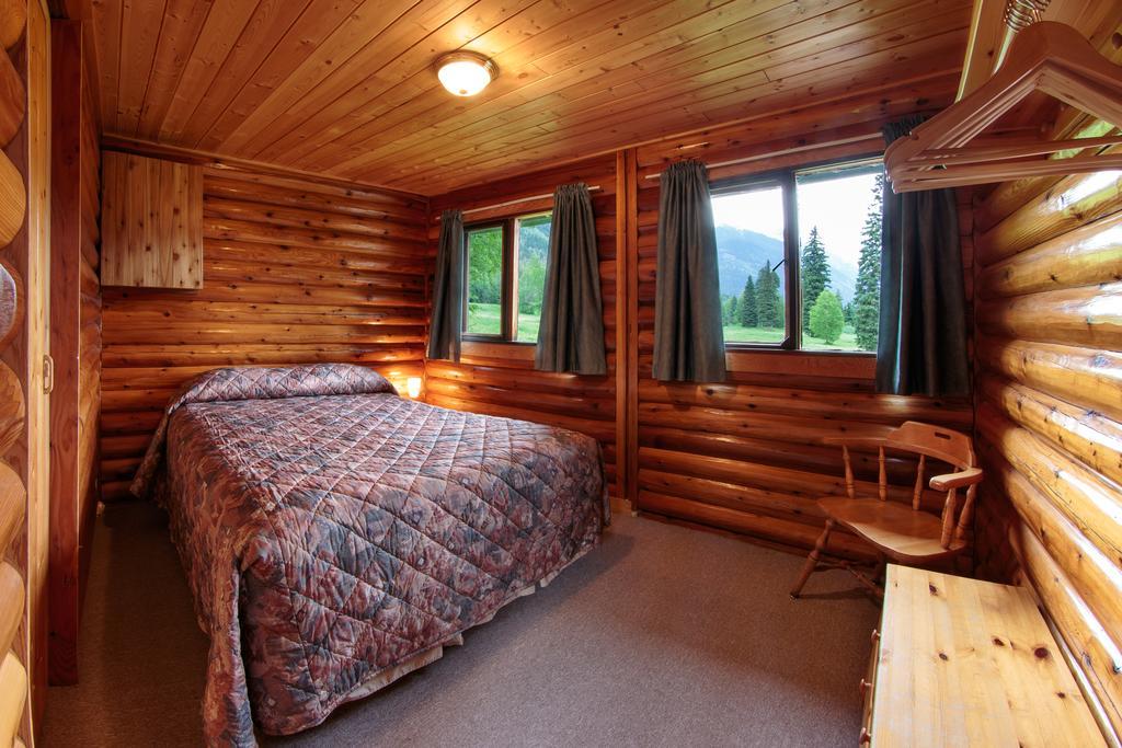 Mount Robson Lodge Bagian luar foto